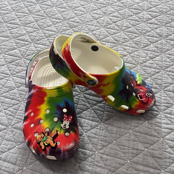 Crocs Bae Iconic Tie Dye Bright
Clogs Sandals Size 6. Jibbitz is not included. - Picture 2 of 9